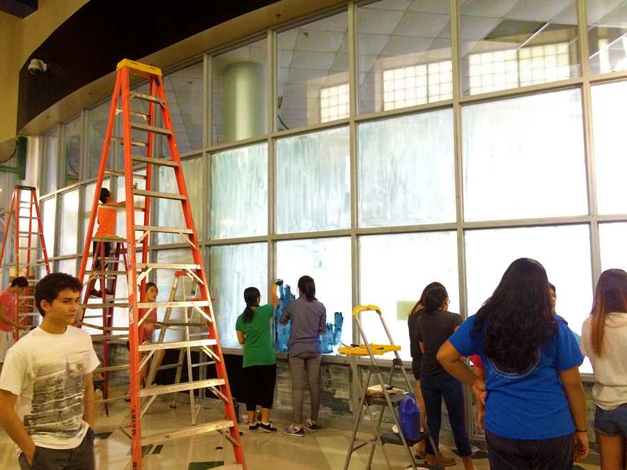 Homecoming Hall Decorating