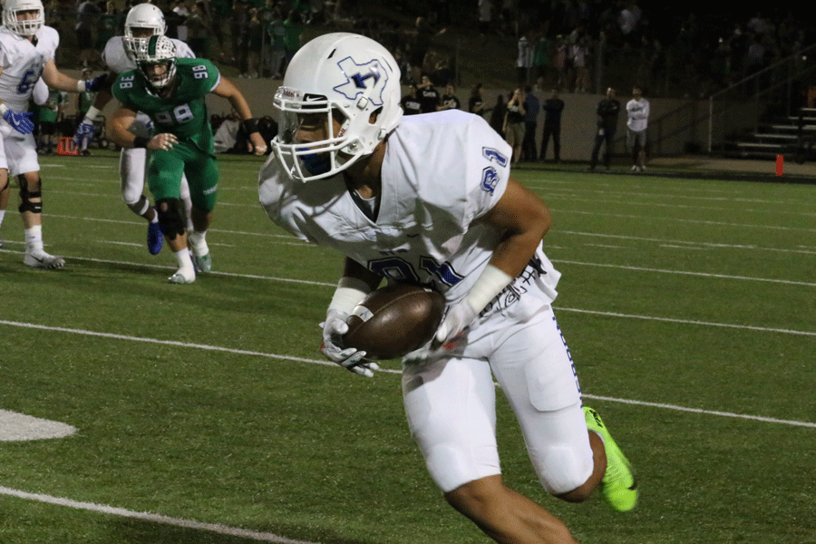 Junior Trejan Bridges runs toward the end zone. 