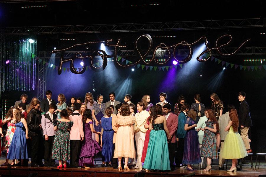 The entire cast of Footloose got together before their rehearsal. They were getting ready to take their group photo to remember the show.