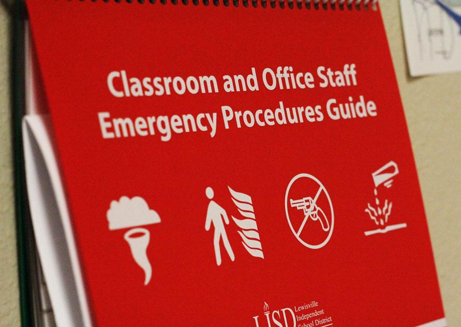 Cover of the emergency procedure guide.