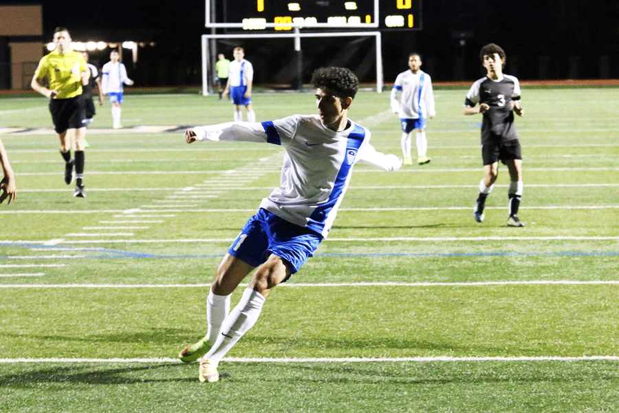 Senior Chase Weinman prepares to receive the ball and run it down the field.