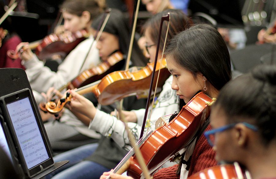 Sophomore April Nguyen practices for the concert along with other students. She plays the viola in symphonic orchestra.