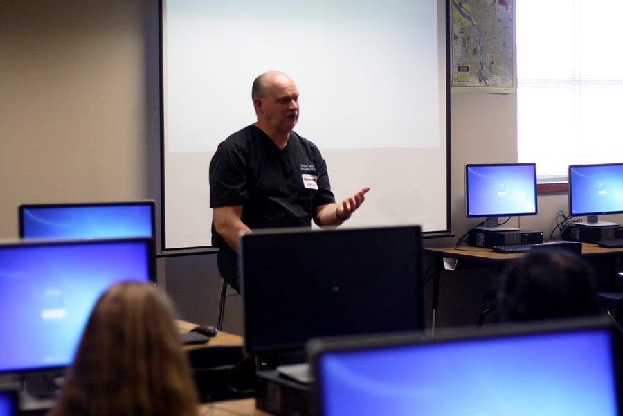 Students ask questions to emergency physician Dr. Bond. He gave a presentation in room 2150.