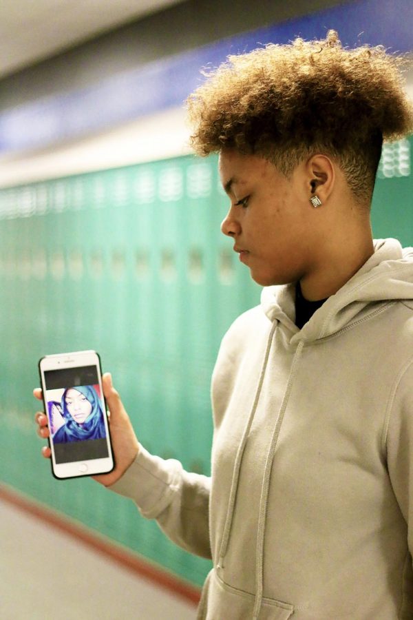 Sophomore Rachaelle January poses with a picture of her mom. Despite the difficulties her family has faced, Rachaelle said she is determined to bring them back together.