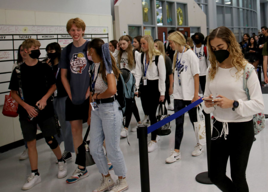 Students walking back to classroom during passing period for B lunch.