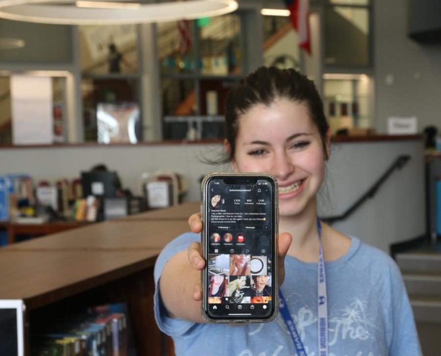 Sophomore Ella Underwood holds a phone with Autumm Davis’s Instagram account pulled up. In just the span of three years, Ella has found five new family members. “Having a new family is overwhelming, but I am thankful for having them in my life,” Ella said. 


