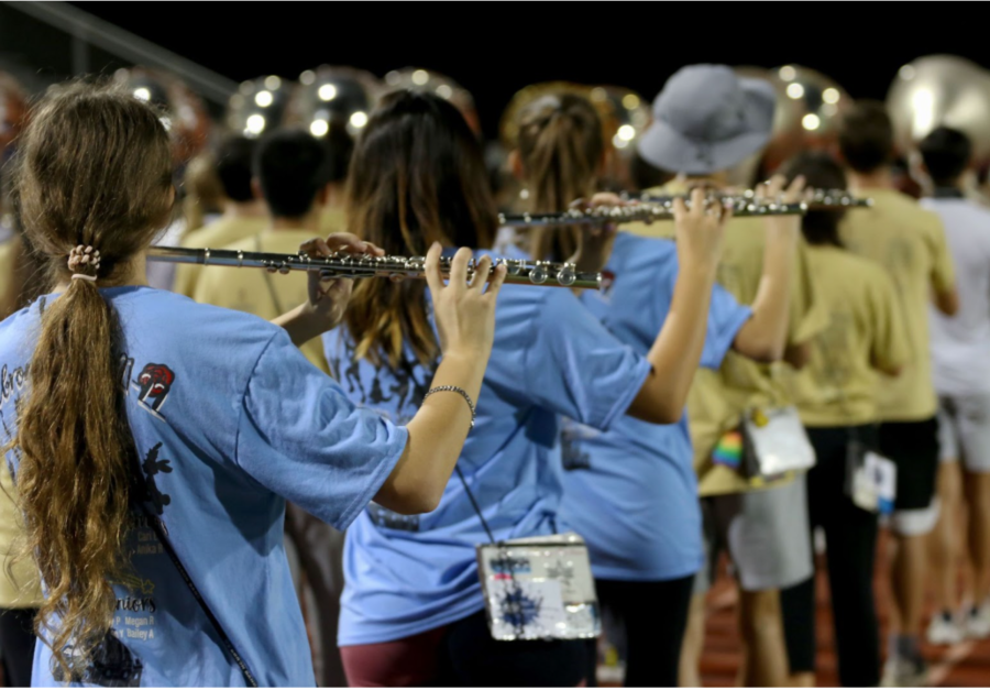 The+flute+section+practices+at+rehearsal+on+Dec.+9.+Since+returning+from+the+UIL+State+Marching+Band+Contest+in+San+Antonio+on+Nov.+9%2C+the+band+began+marching+long+distances+on+the+track+during+rehearsal+to+prepare+for+the+5+%C2%BD+mile+trek+they+will+complete+in+Pasadena.+