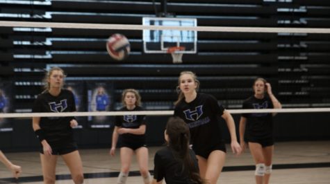 The volleyball team practices playing five on five, as players (left to right) senior Hannah Redrow, junior Kaylin Ginsburg, sophomore Haley Kersetter, senior Olivia Lowary and sophomore Reagan McCullough watch for the ball.