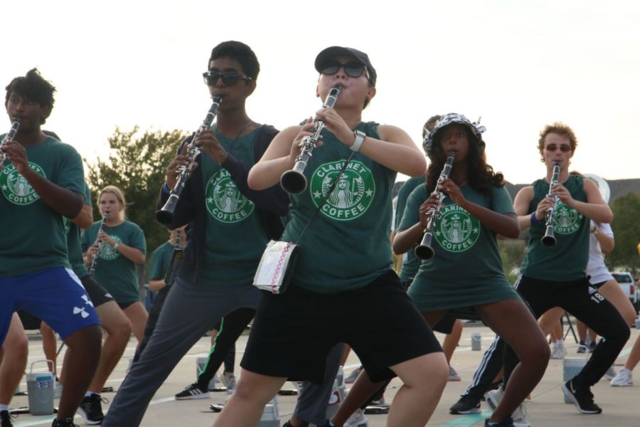 Senior Joshua Joseph, sophomore Jait Mukkamalla, junior Mie Bakuya, sophomore Grace Mathai, and senior Gavin Durrant (left to right) practice choreography while playing the clarinet at rehearsal on Nov. 3.