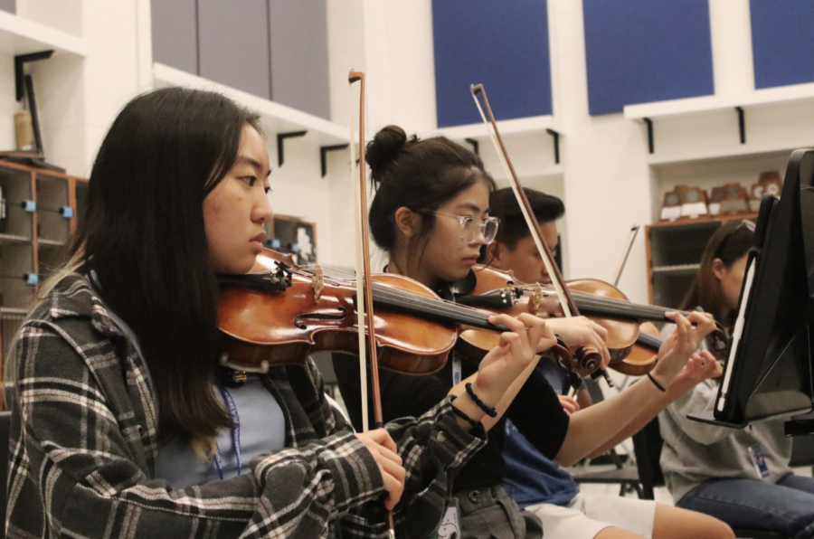 Students practice in the orchestra hall. They practiced music from “Black Panther” on Nov. 10 during 3rd period. 