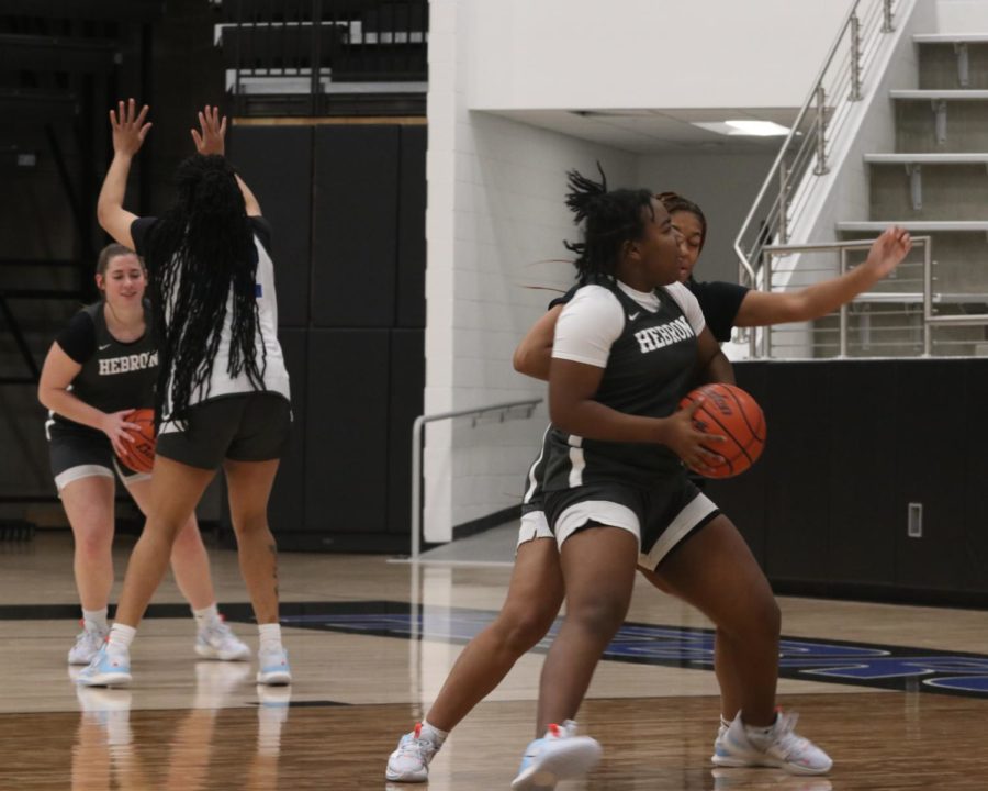 Sophomore+Monet+Brown+tries+to+shoot+while+a+teammate+attempts+to+block+her+during+practice+on+Dec.+2.+The+team+practiced+during+B+lunch+to+train+for+its+non-district+game+against+Houston+Christian+on+Dec.+3.