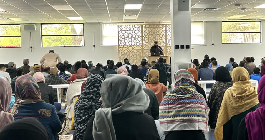 Muslims+gather+at+the+mosque+for+Friday+jummah+prayer%2C+starting+off+with+listening+to+a+lecture%2C+khutbah%2C+by+ustadh+Sohaib+Sheikh.+During+Ramadan%2C+Muslims+can+also+come+together+at+night+to+perform+taraweeh+prayer%2C+in+which+long+portions+of+the+Quran+are+read.+