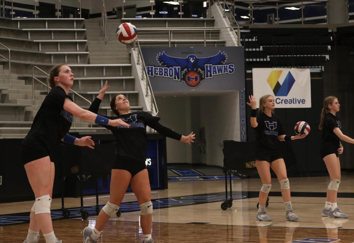 Co-captain+Addison+Vary%2C+defensive+specialist+Amanda+Goldsworthy%2C+and+setters+Kinley+Nicholls+and+Reagan+Mccullough+all+practice+setting+their+balls+to+the+deeper+end+zones+of+the+opposite+side+of+the+court.+This+routine+is+meant+to+teach+the+players+how+to+serve+more+aggressively+and+avoid+serving+directly+to+the+opposing+teams+setter%E2%80%99s.%0A
