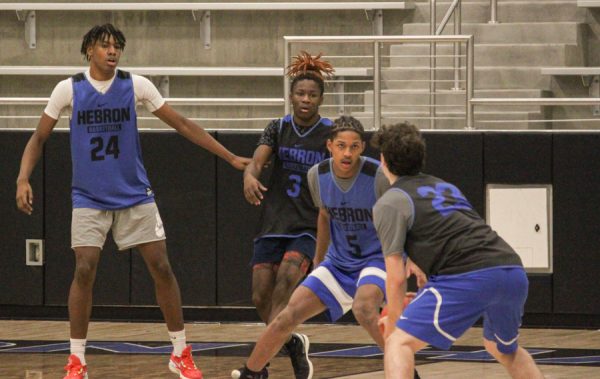  Senior Elijah Brenning prepares to shoot while junior J’lyn Jenkins and senior Jalen Haynes look on during practice on Nov. 24 in advance of the home opener against Allen. Allen is one of the best teams in the state and was ranked No. 6 in statewide preseason rankings. 