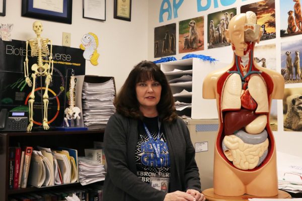 Science teacher Kelly O’Brien poses in her science classroom. O’Brien teaches Anatomy and Physiology, AP Biology and sponsors The Heart Club.