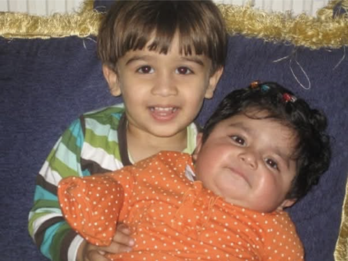 Basim Rehman (left) and Emaan Lodhi (right) sit together on the couch.